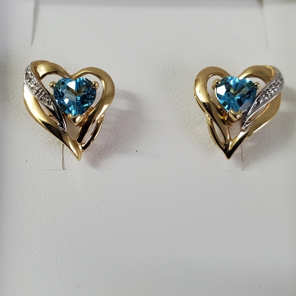 Watch Video / 14K Gold Heart Diamond Earrings / December Born. - Picture 4 of 16